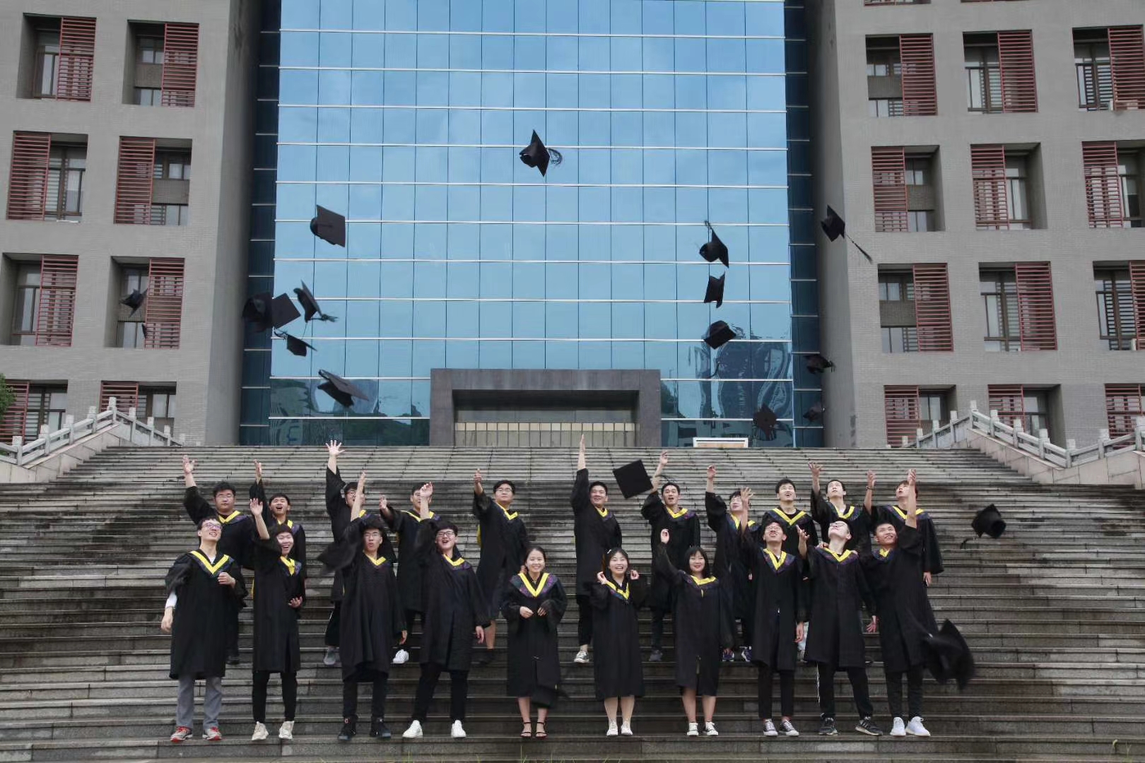 A片网
2020届毕业生合影