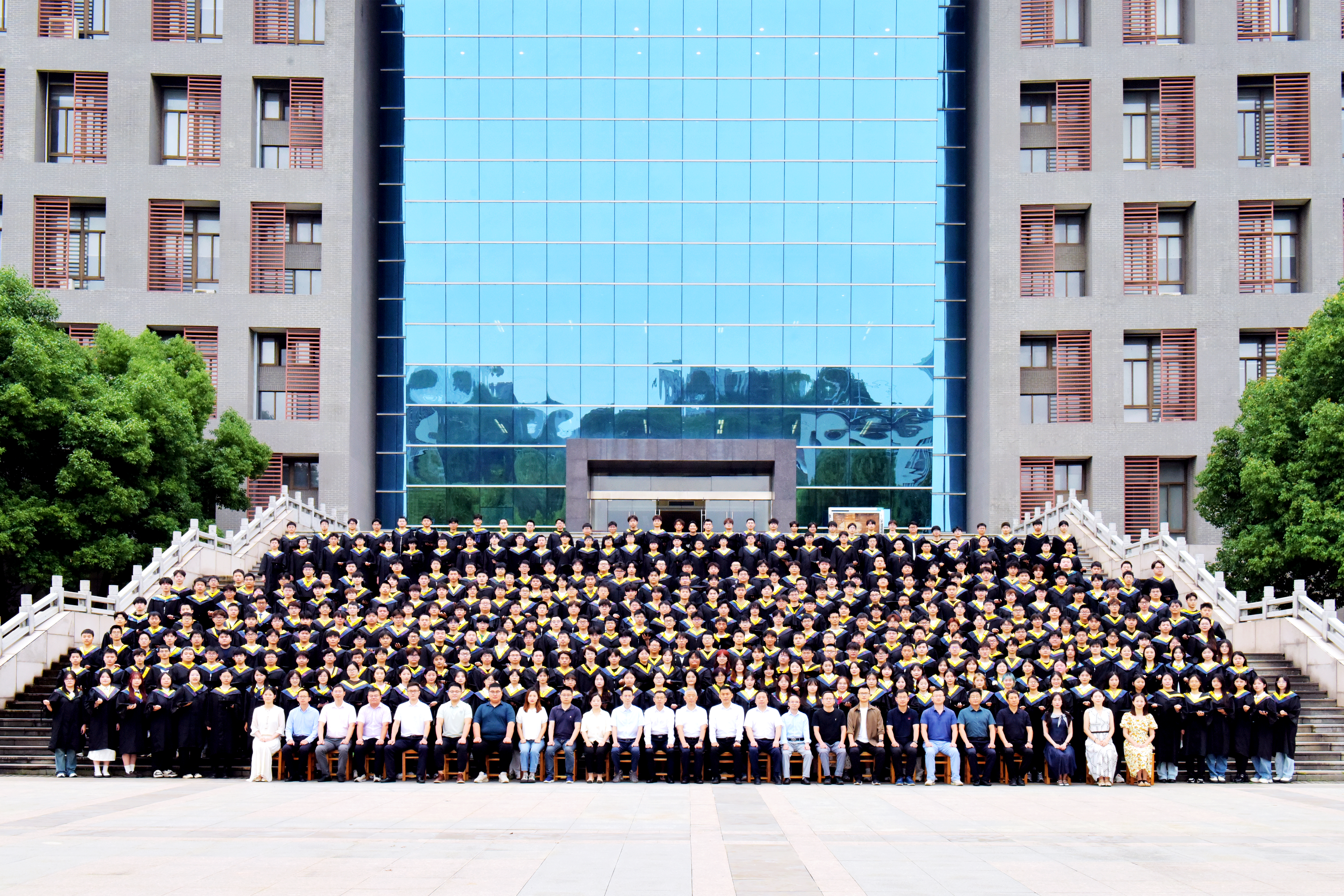 A片网
2025届毕业生合影